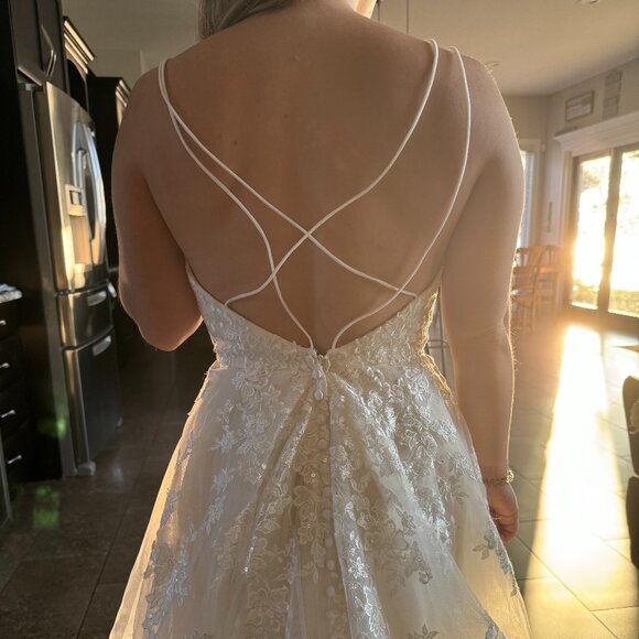 Unworn, Unaltered A-line Wedding Dress, Size 8 - Picture 2 of 7